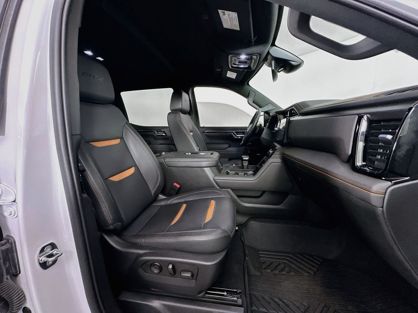Used 2022 Summit White GMC AT4 image 29