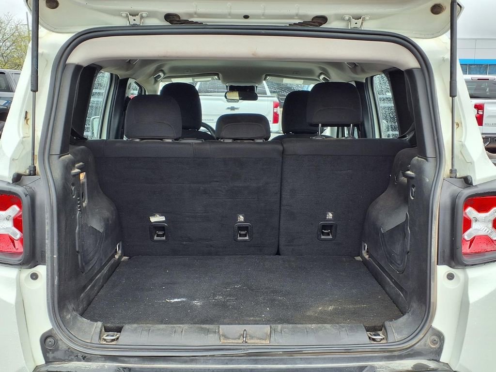 Used 2022 White Jeep Sport 4x4 image 10