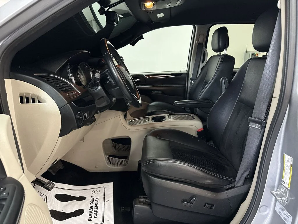 Used 2017 Billet Clearcoat Dodge SXT image 12
