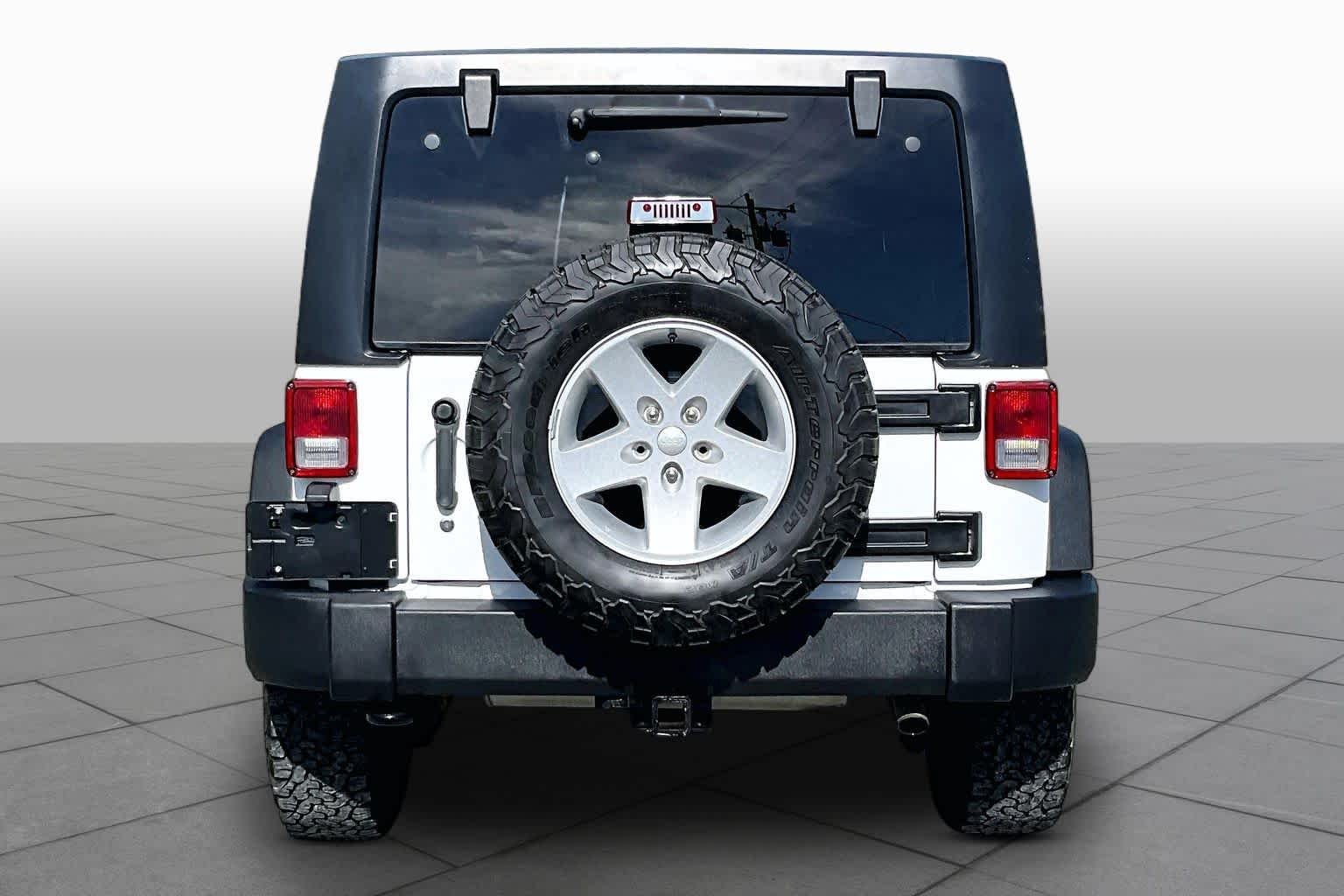 Used 2017 Bright White Clearcoat Jeep Sport image 5