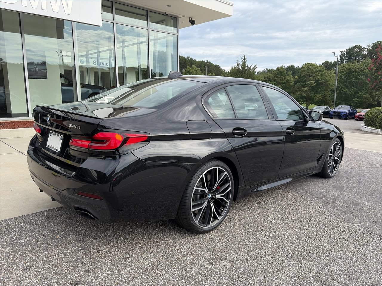Used 2023 Black Sapphire Metallic BMW 540i image 8