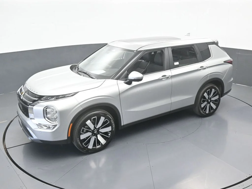 New 2026 Silver Metallic Mitsubishi SE 1.5T 2WD image 50