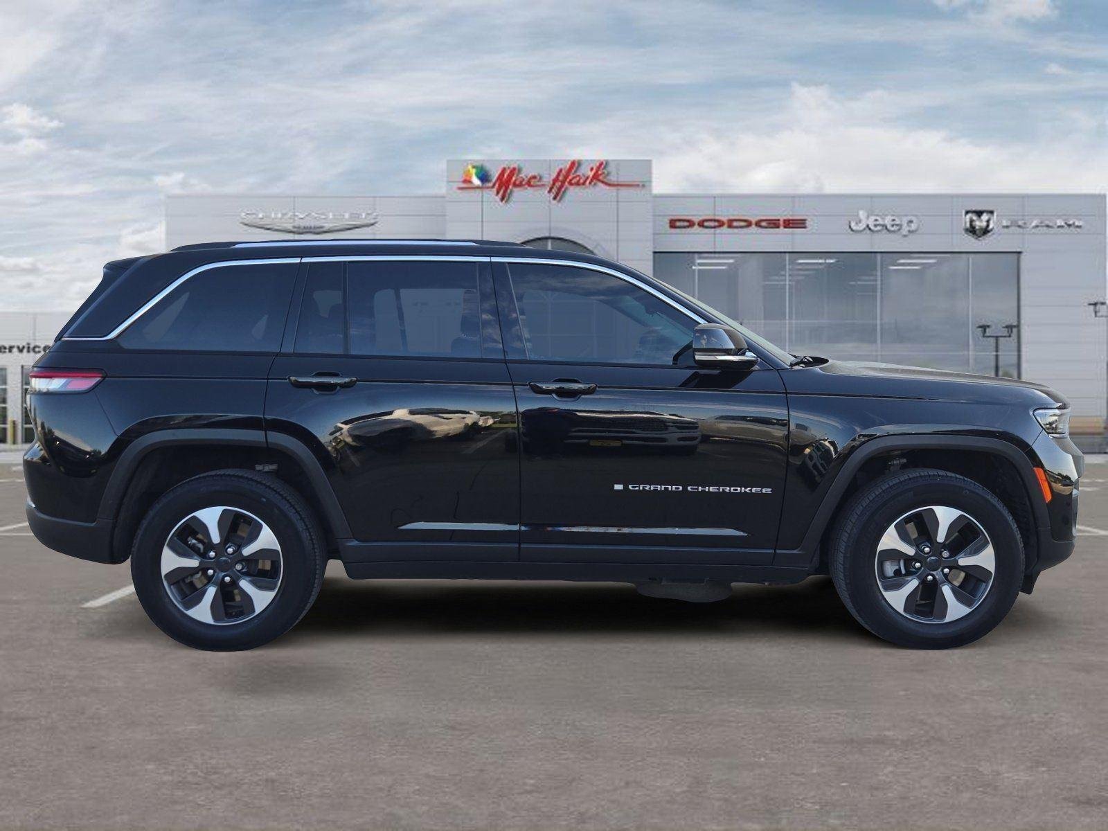 Used 2022 Black Jeep BASE image 6