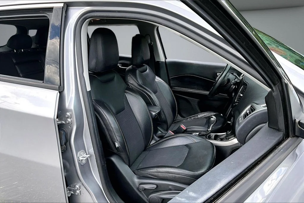 Certified Used 2019 Silver Jeep Latitude image 29