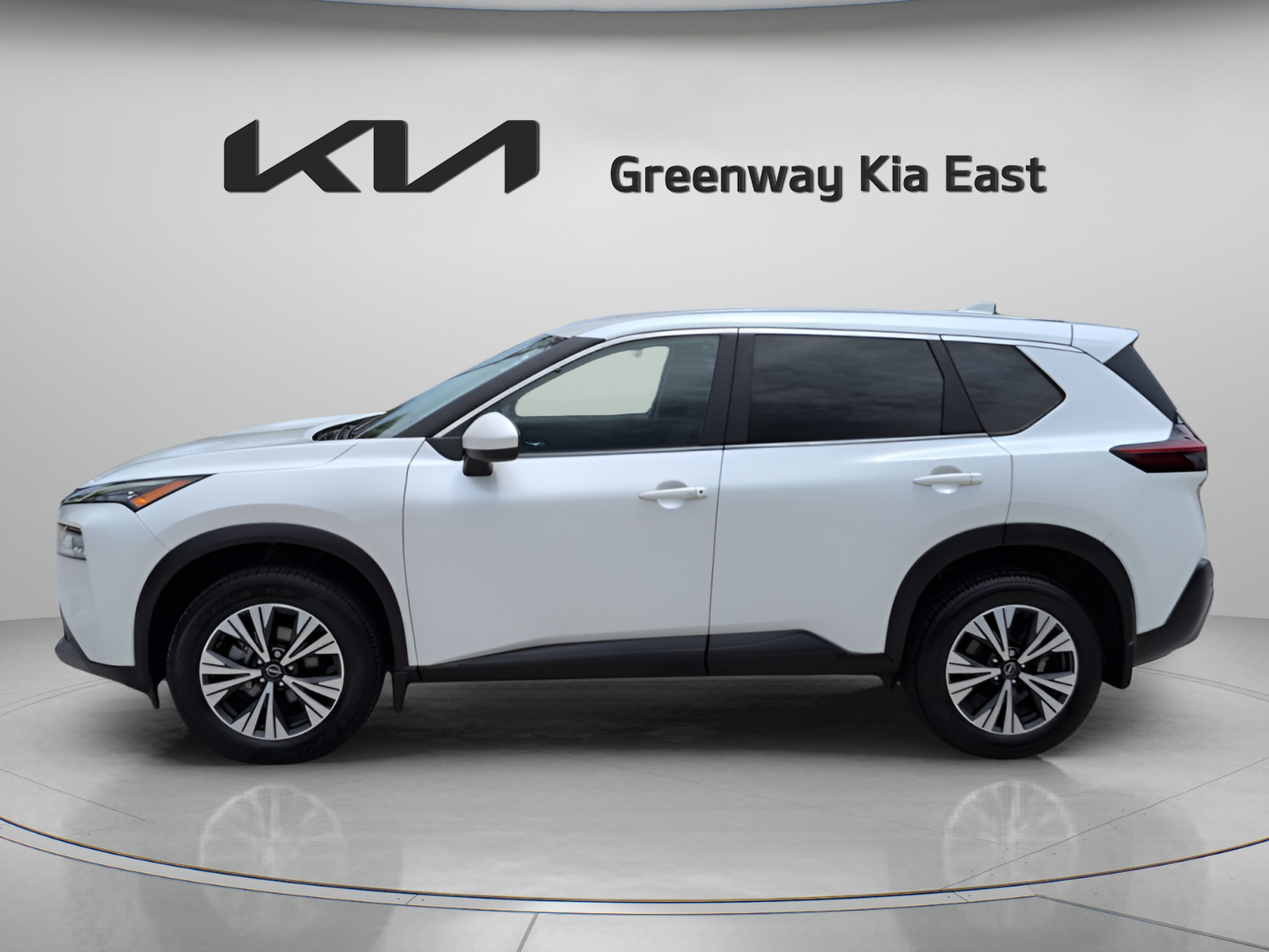 Used 2023 Pearl White Tricoat Nissan SV image 9