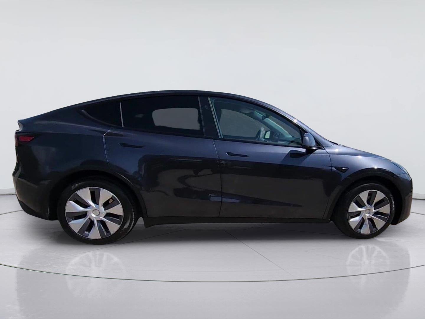 2024 Tesla Model Y photo 9 of 33