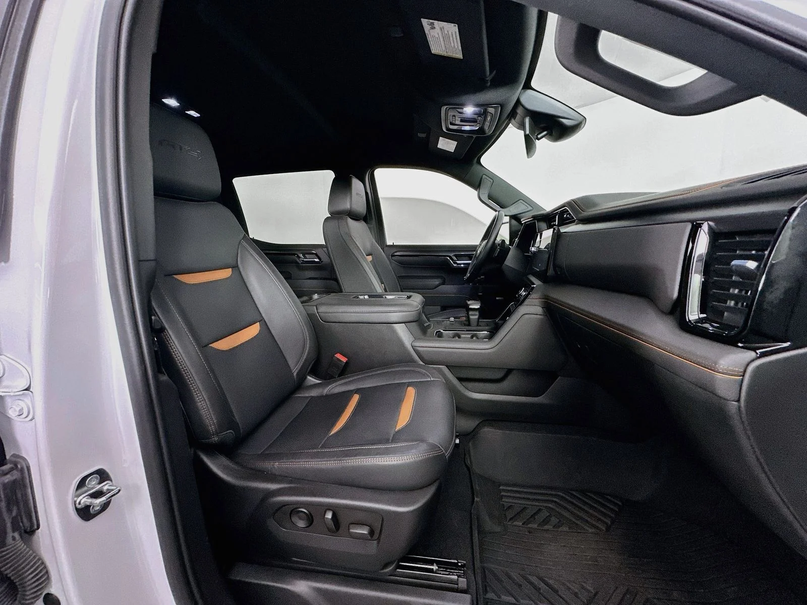 Used 2022 Summit White GMC AT4 image 29