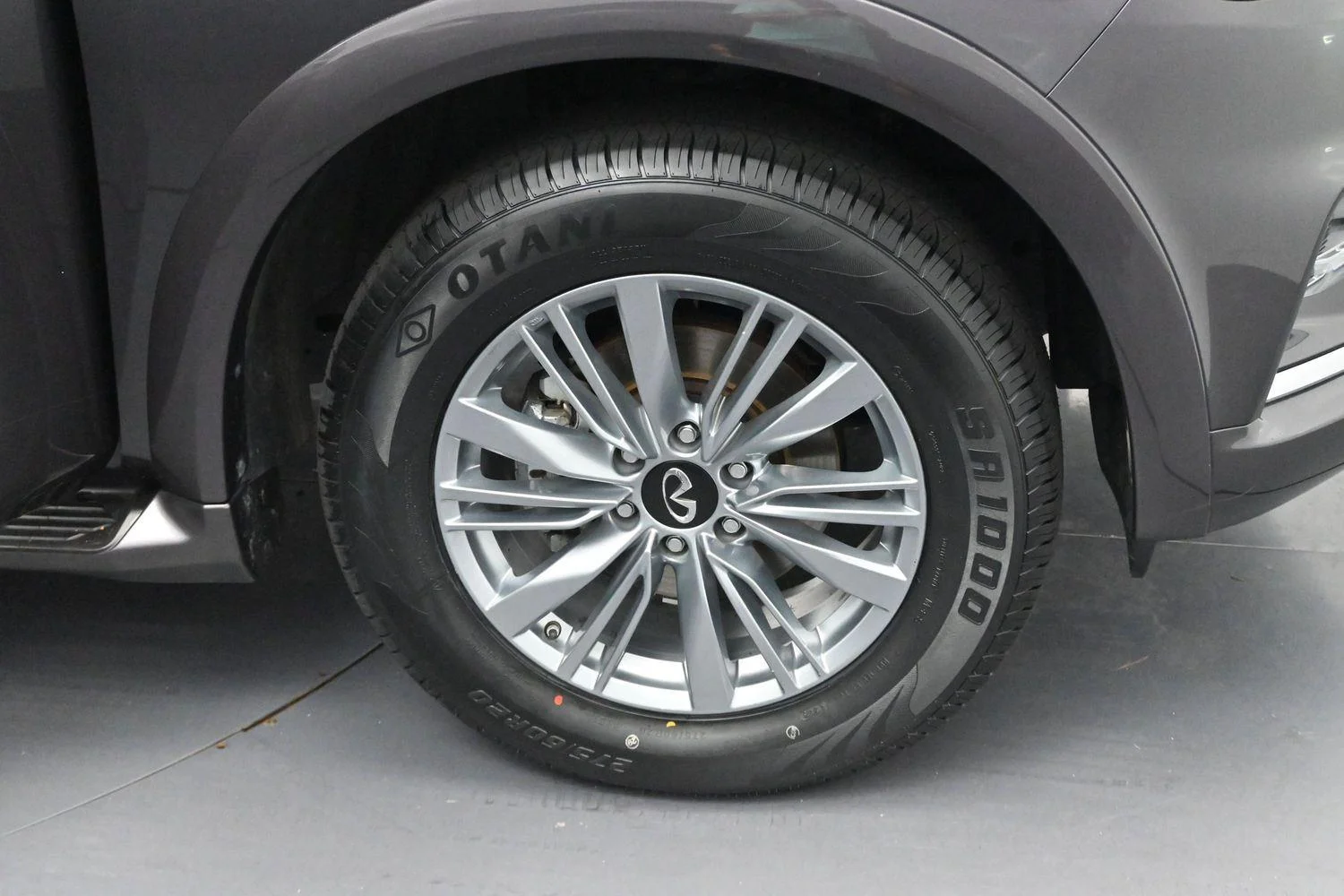 Used 2024 Anthracite Gray INFINITI LUXE image 44