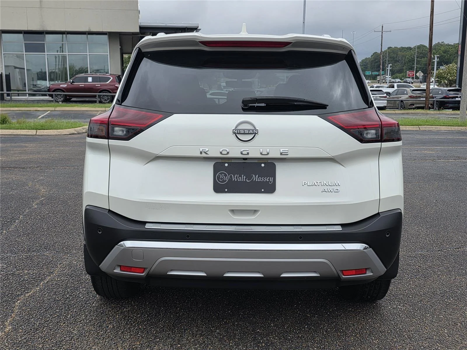 Used 2023 Pearl White Tricoat Nissan Platinum image 6