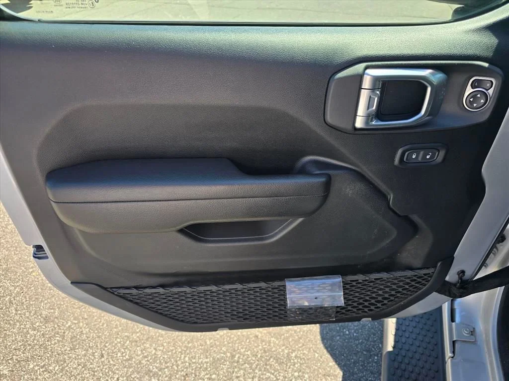 Used 2023 Silver Jeep Sport image 8