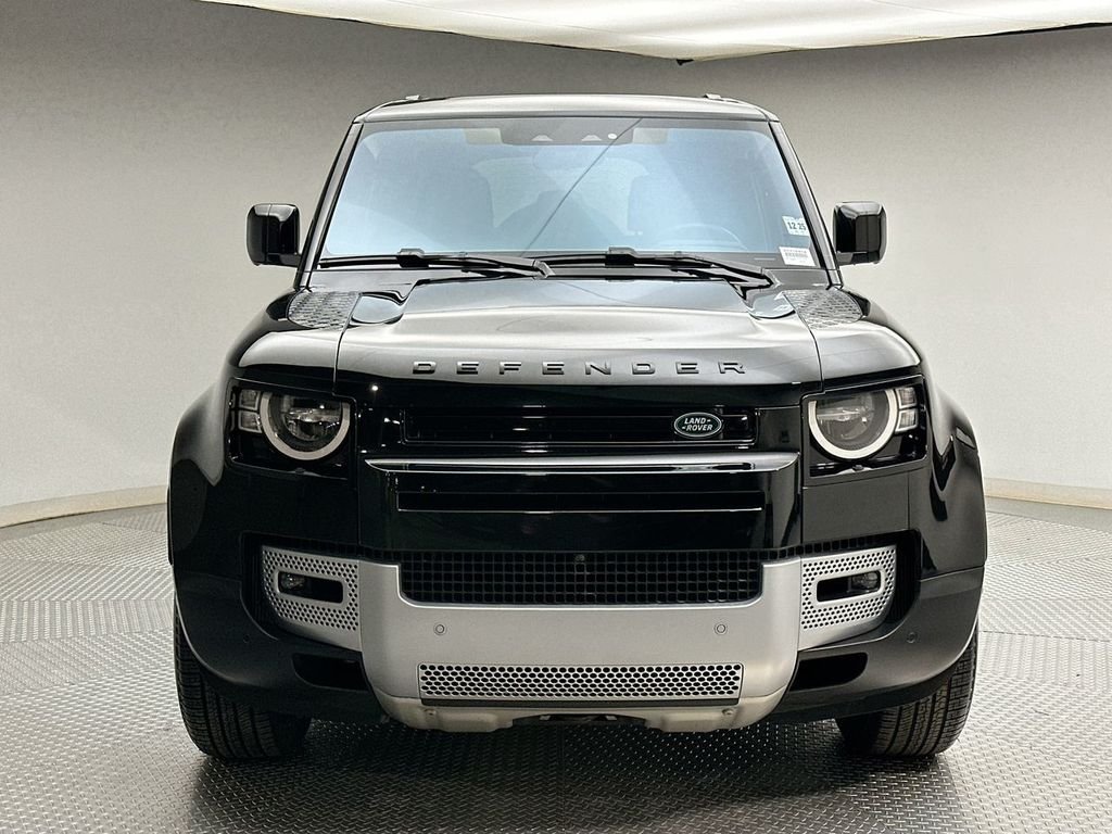 Used 2020 Santorini Black Metallic Land Rover S image 16