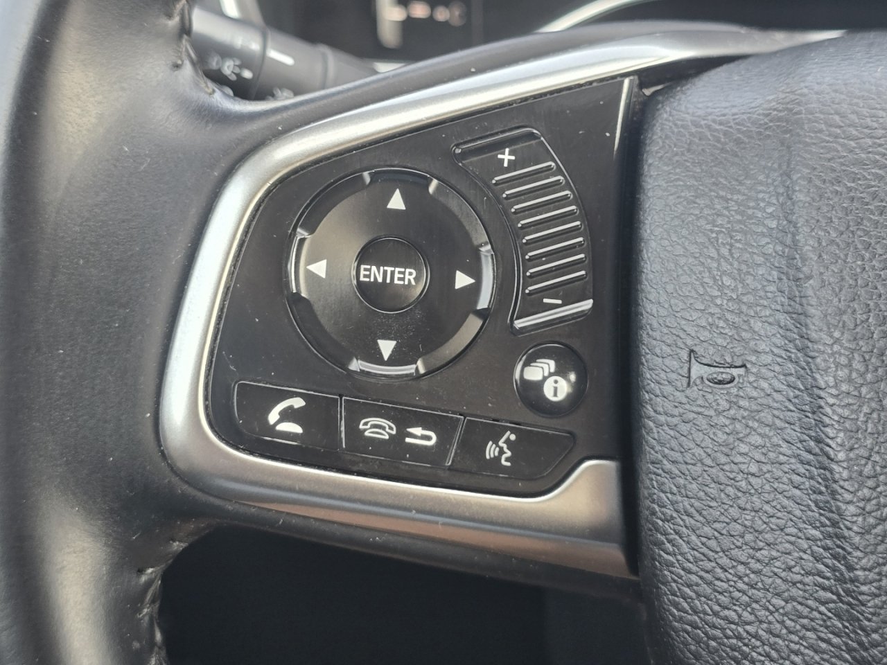 Used 2017 White Honda EX-L image 33