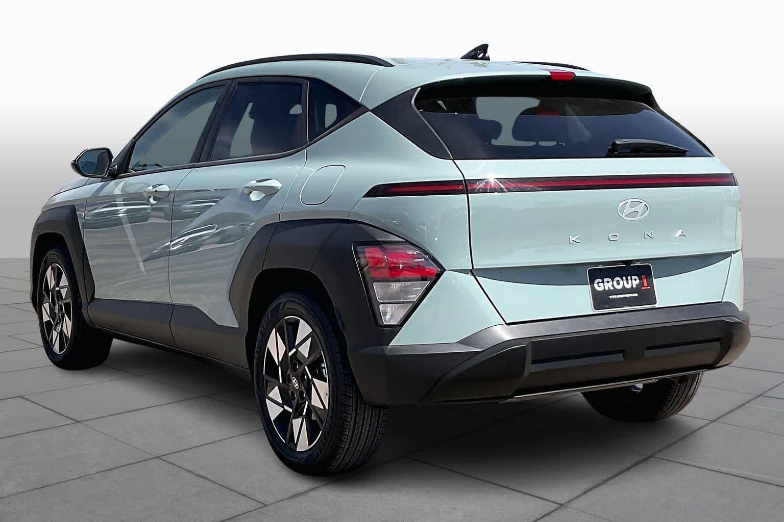 Used 2025 Mirage Green Hyundai SEL image 11