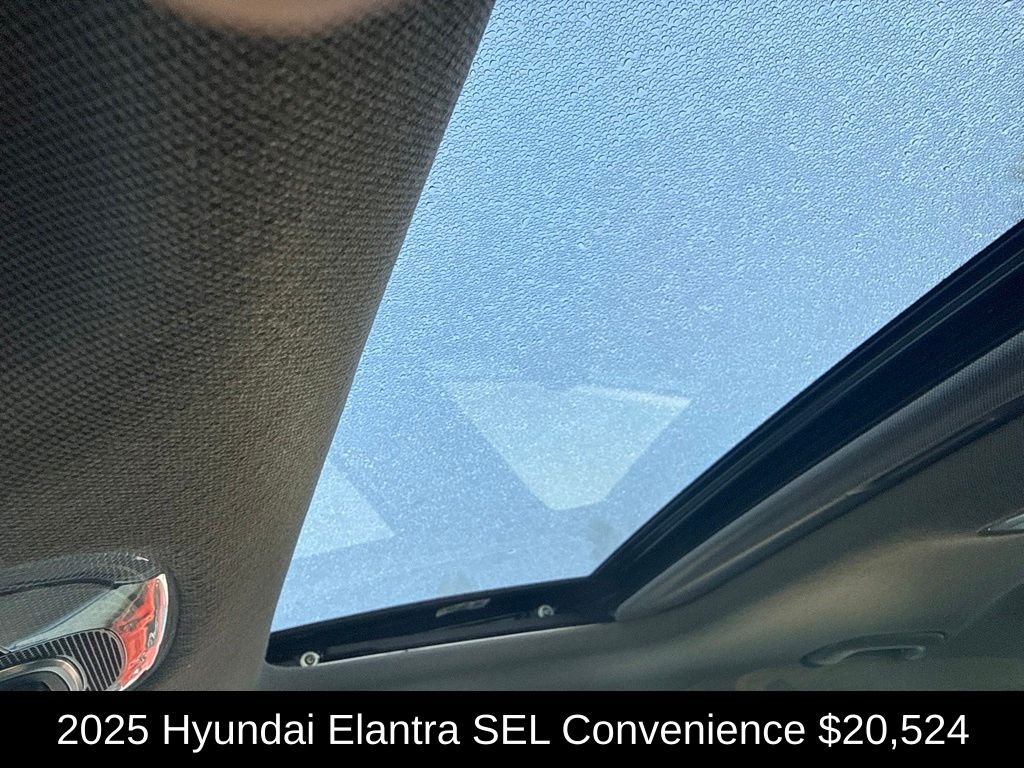 Used 2025 White Hyundai SEL Convenience image 33