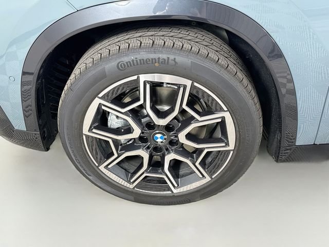 New 2026 Green Metallic BMW xDrive28i image 30