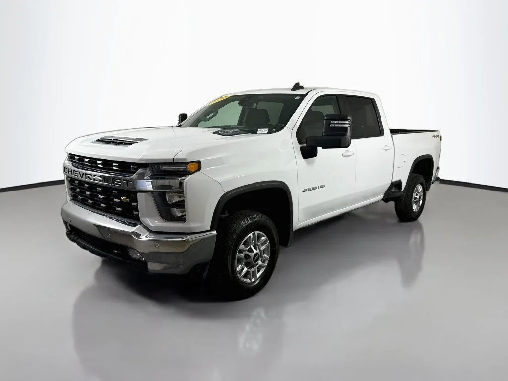 Used 2023 White Chevrolet LT image 3