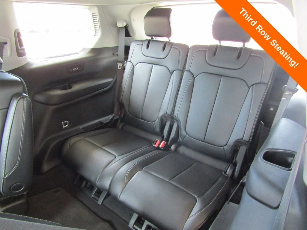 Used 2023 Silver Jeep Limited image 20