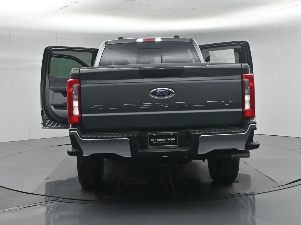 New 2026 Carbonized Gray Metallic Ford XLT image 32