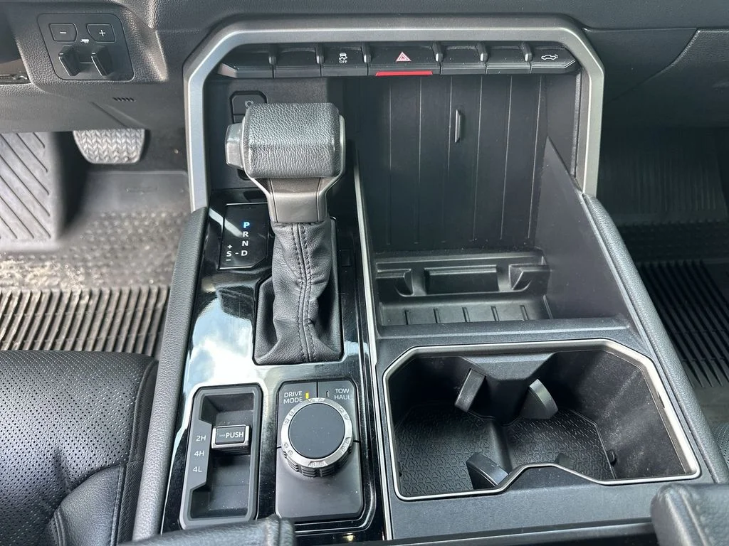 2025 Toyota Tundra Limited - Photo 16