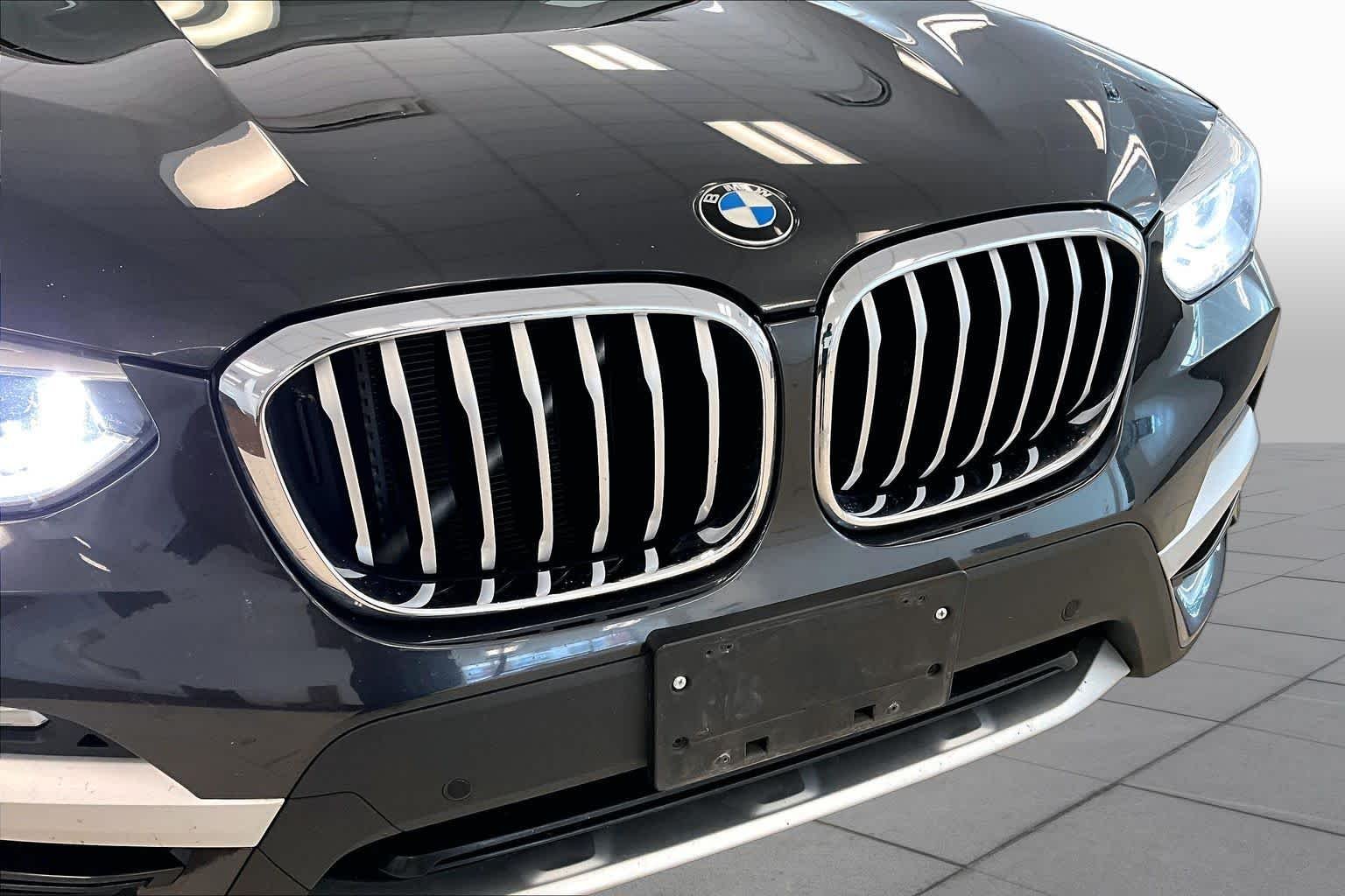 Used 2018 Dark Graphite Metallic BMW xDrive30i image 28