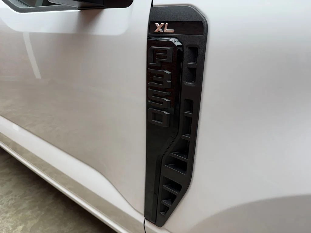 New 2027 White Ford F350 4X4SDR/CSR image 9