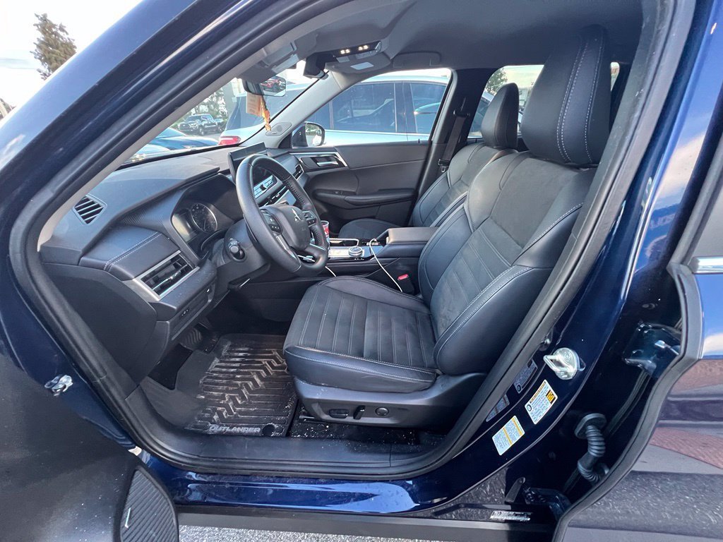 Used 2025  Mitsubishi SE image 14