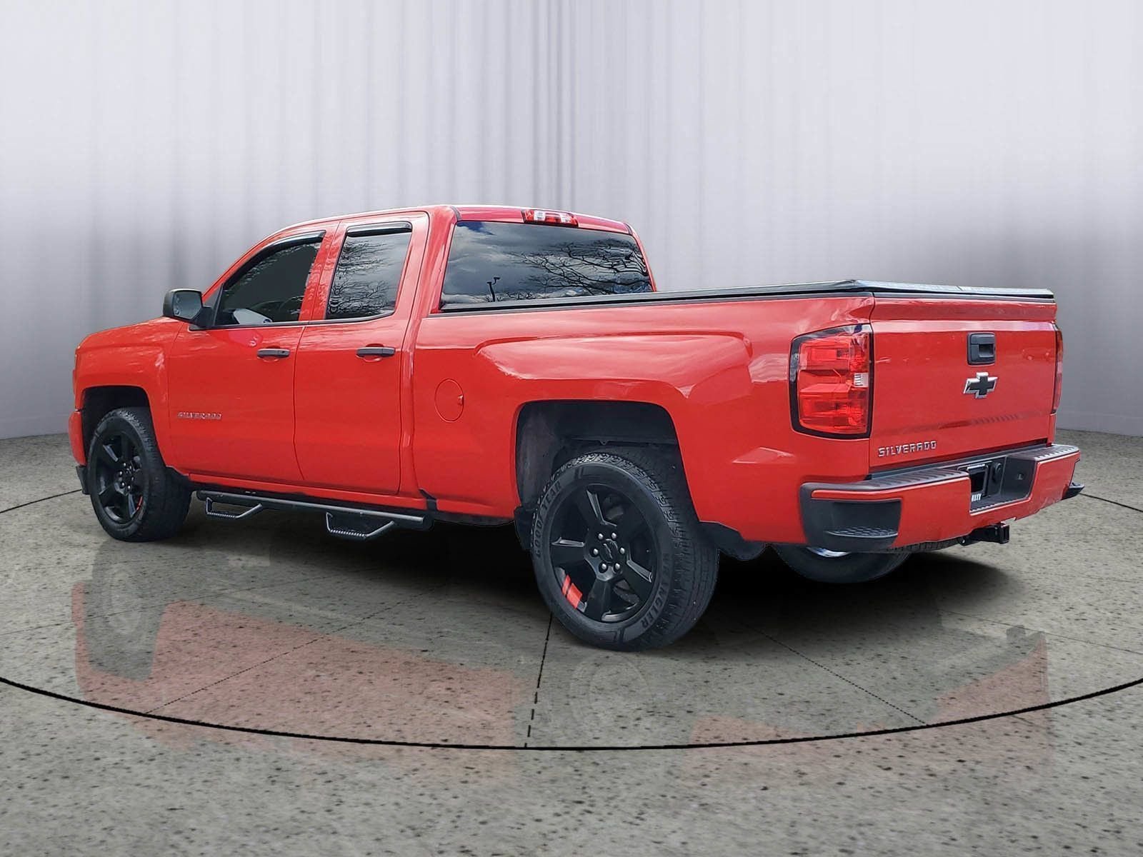 Used 2018 Red Chevrolet Custom image 3
