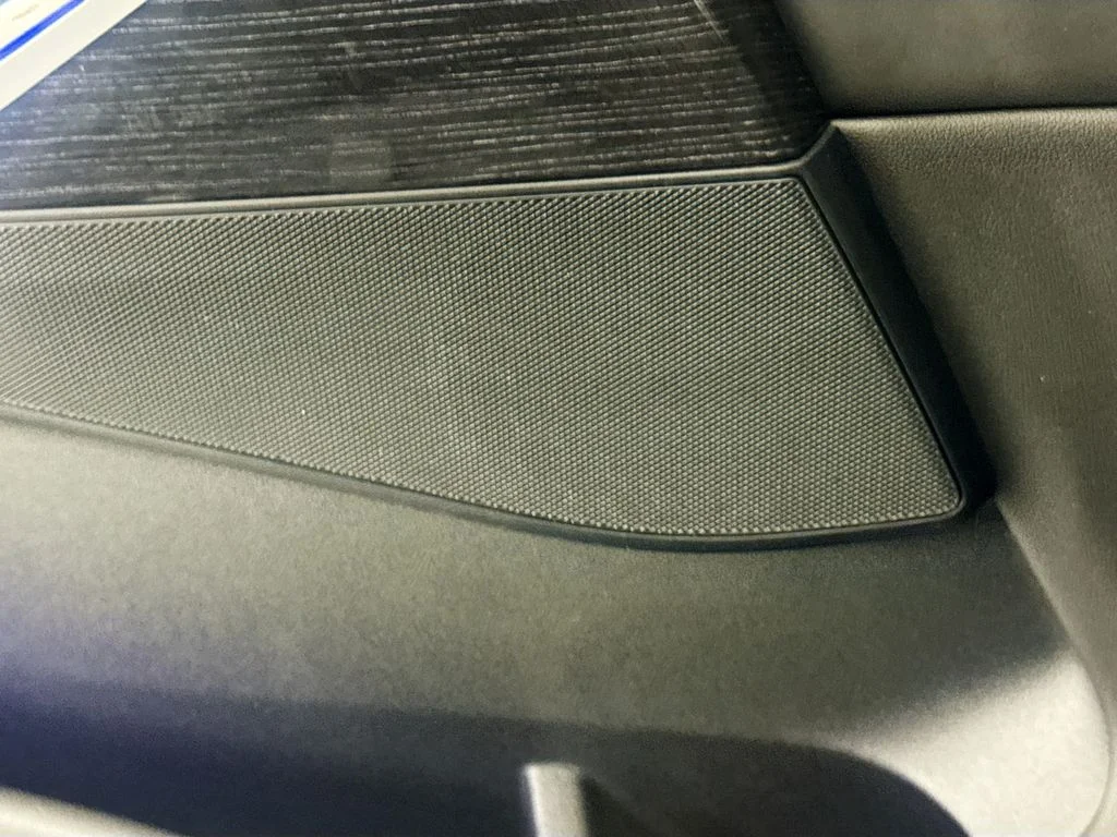 Used 2023 Black BMW xDrive40i image 17