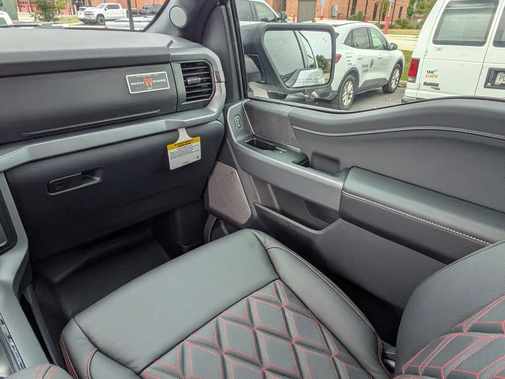 New 2026 Oxford White Ford XLT image 19