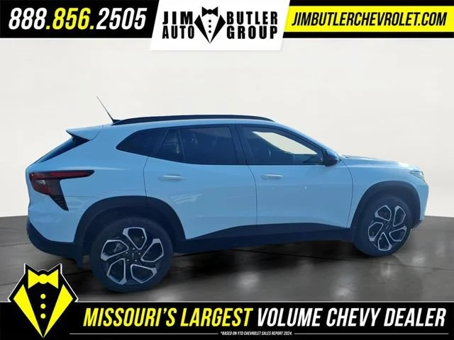 Used 2025 Summit White Chevrolet 2RS image 23