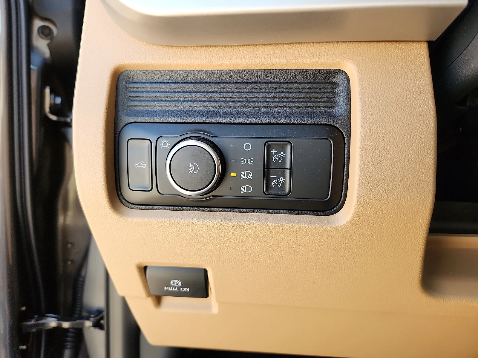 New 2027 Carbonized Gray Metallic Ford XLT image 18