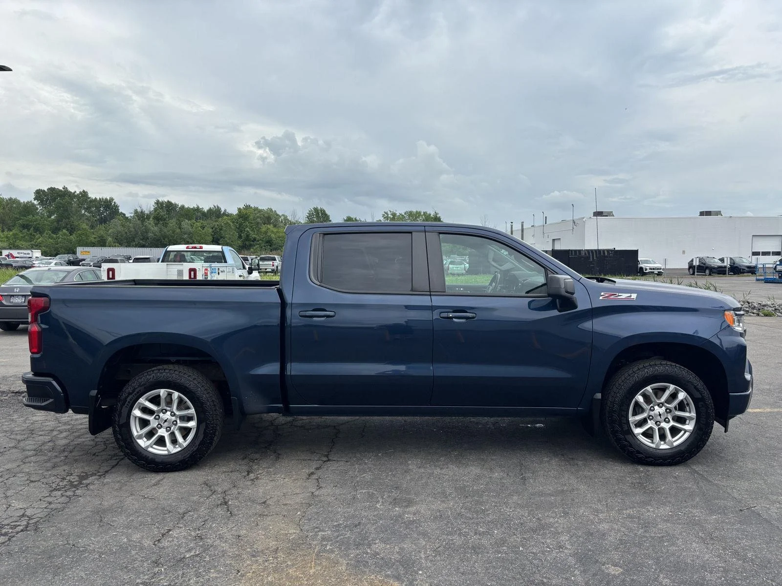 Used 2022 Northsky Blue Metallic Chevrolet RST image 8