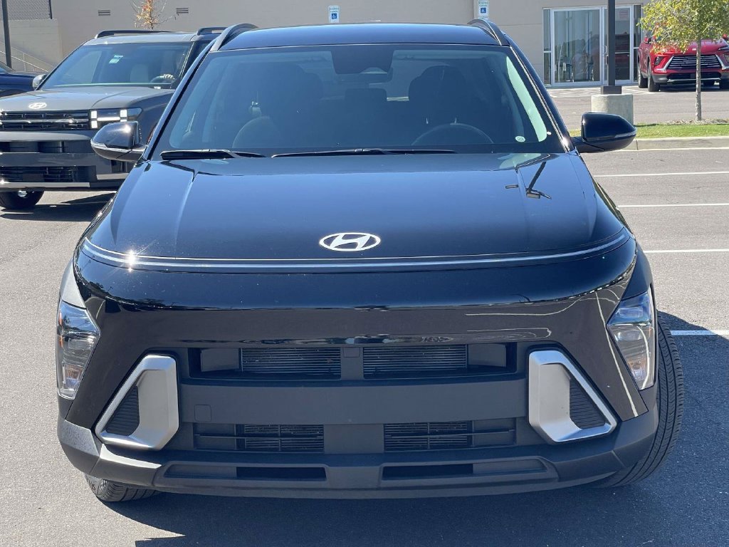 Used 2025 Black Hyundai SEL Convenience image 8