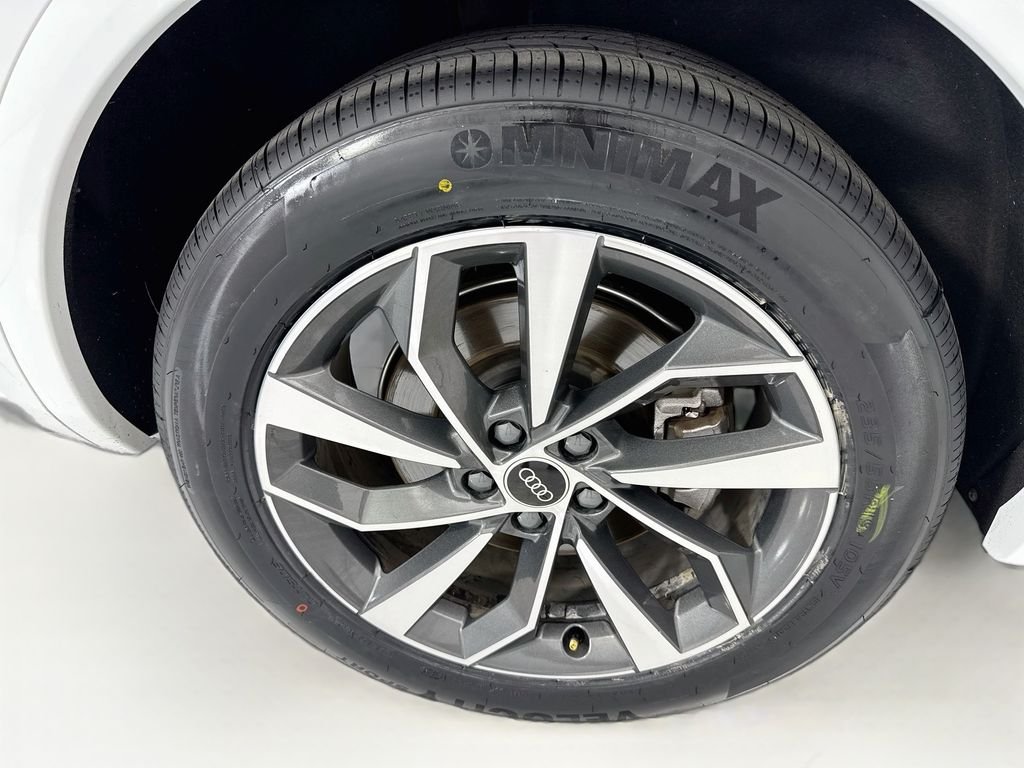 Used 2022 Glacier White Audi 45 S line Premium image 32