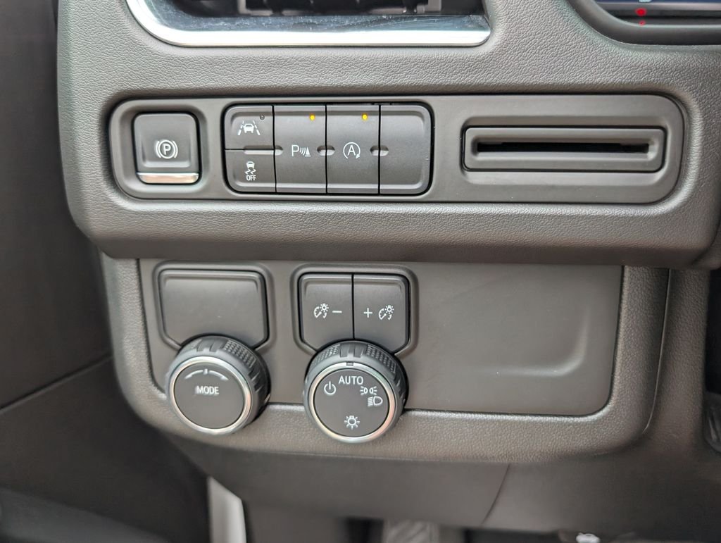 Used 2024 Summit White Chevrolet RST image 14