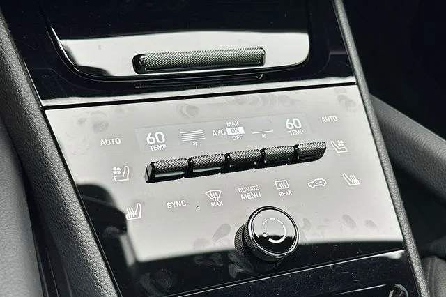 Used 2024  Porsche Base image 20