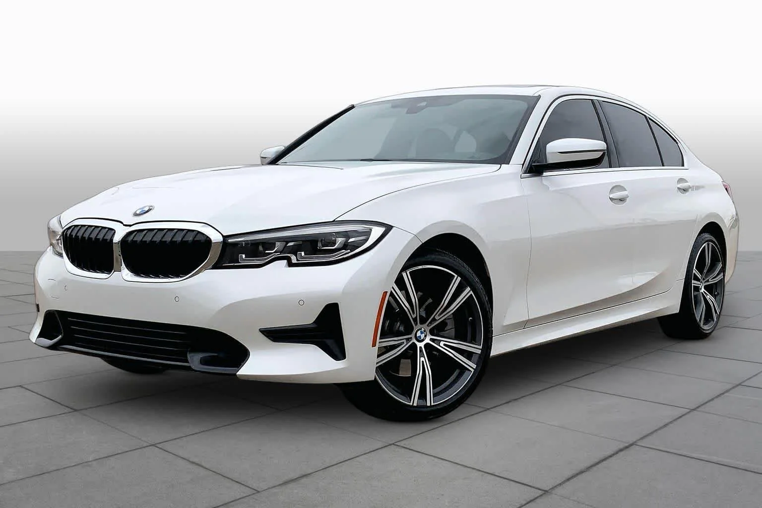 2021 BMW 3 Series 330i xDrive Sedan's photo