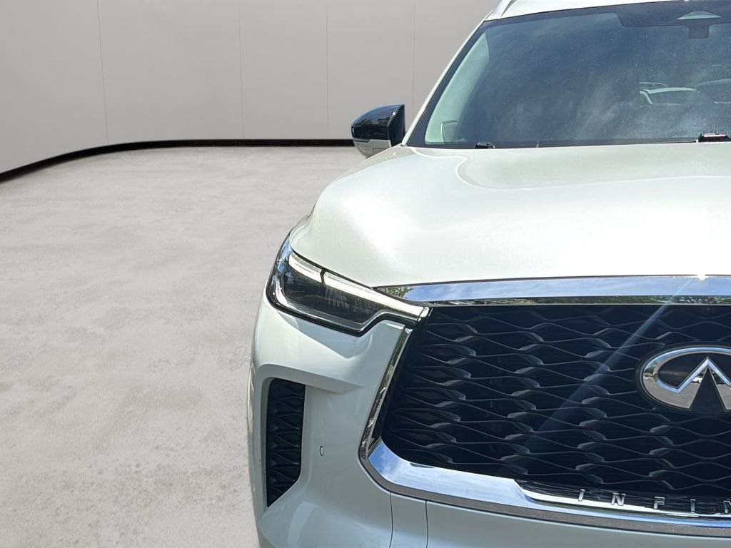 Used 2023 Majestic White INFINITI Sensory image 44