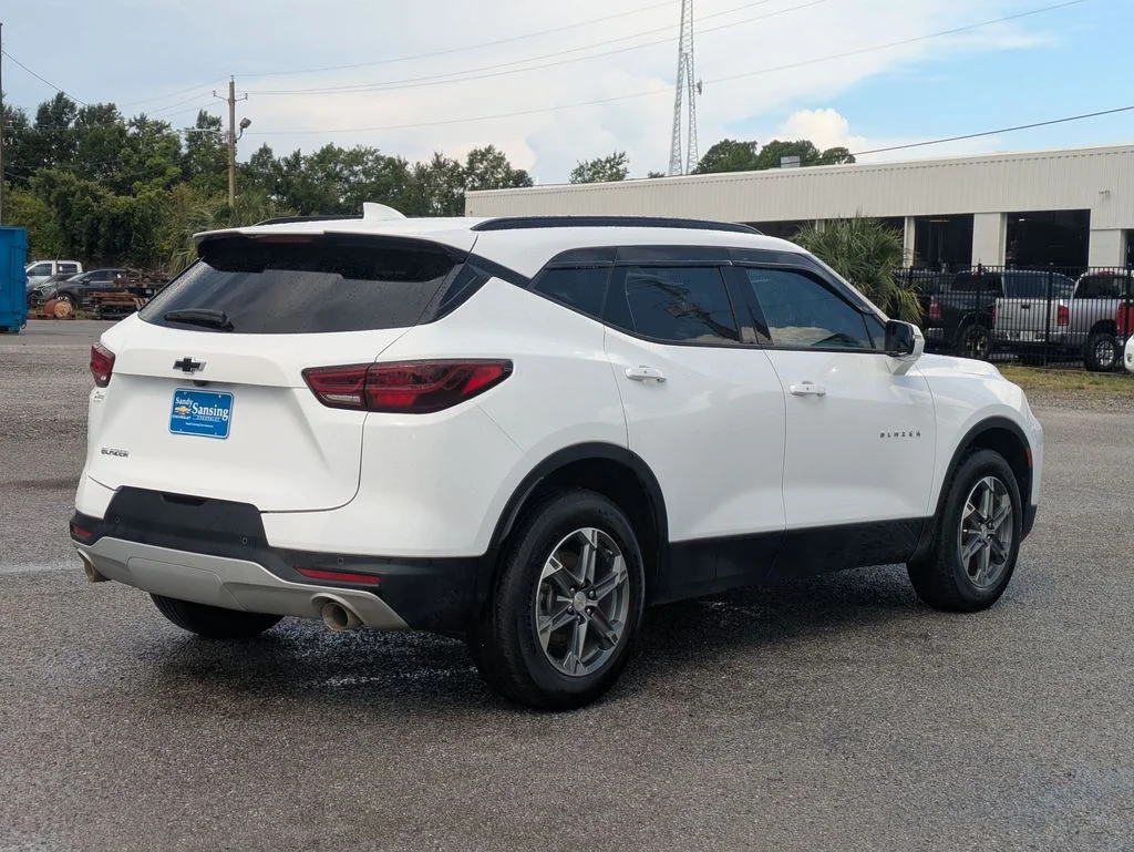 Used 2024 White Chevrolet LT image 5