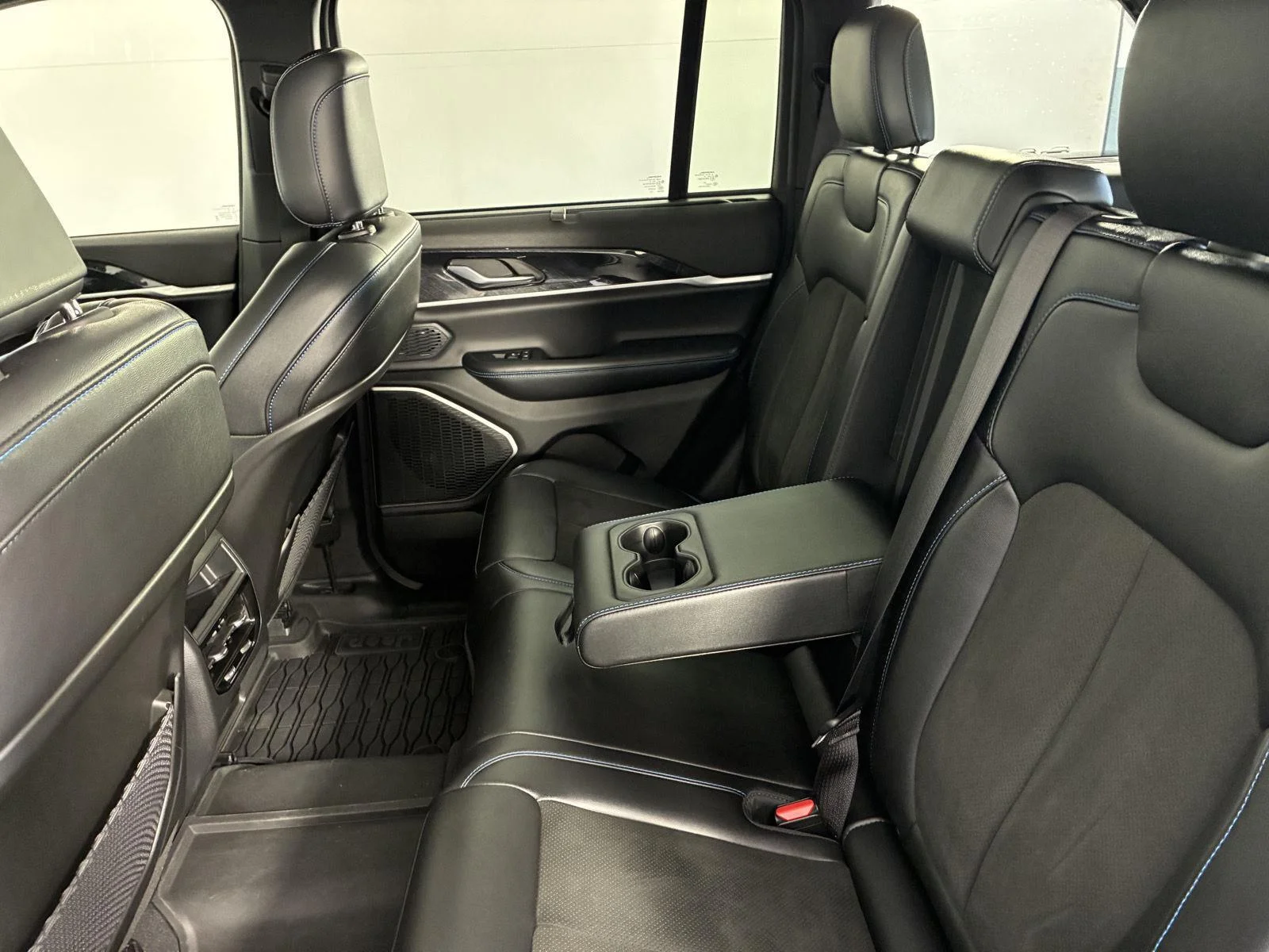 Used 2023 Silver Zynith Jeep Trailhawk image 23