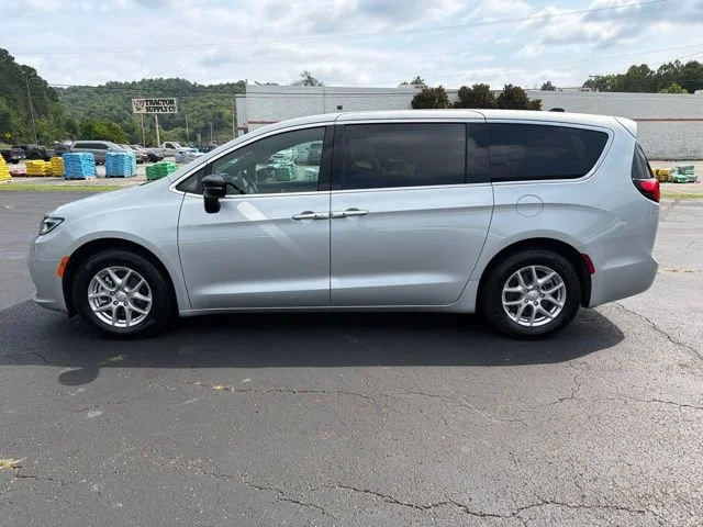 Used 2026 Silver Chrysler Select image 10