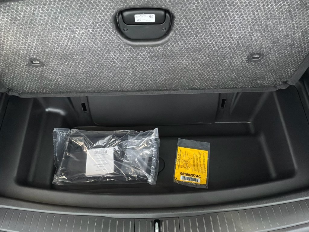 New 2027 Sting-Gray Clear-Coat Paint Jeep Laredo Altitude image 22