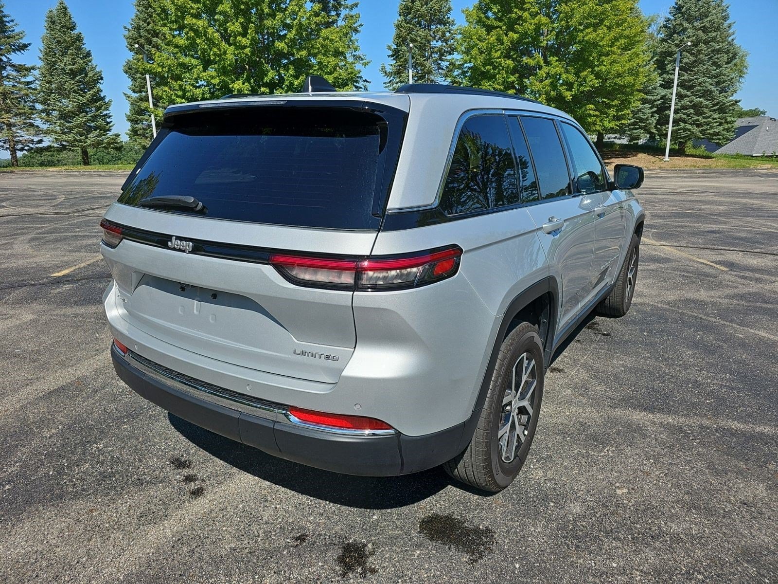 Certified Used 2025 Silver Zynith Jeep Limited image 5