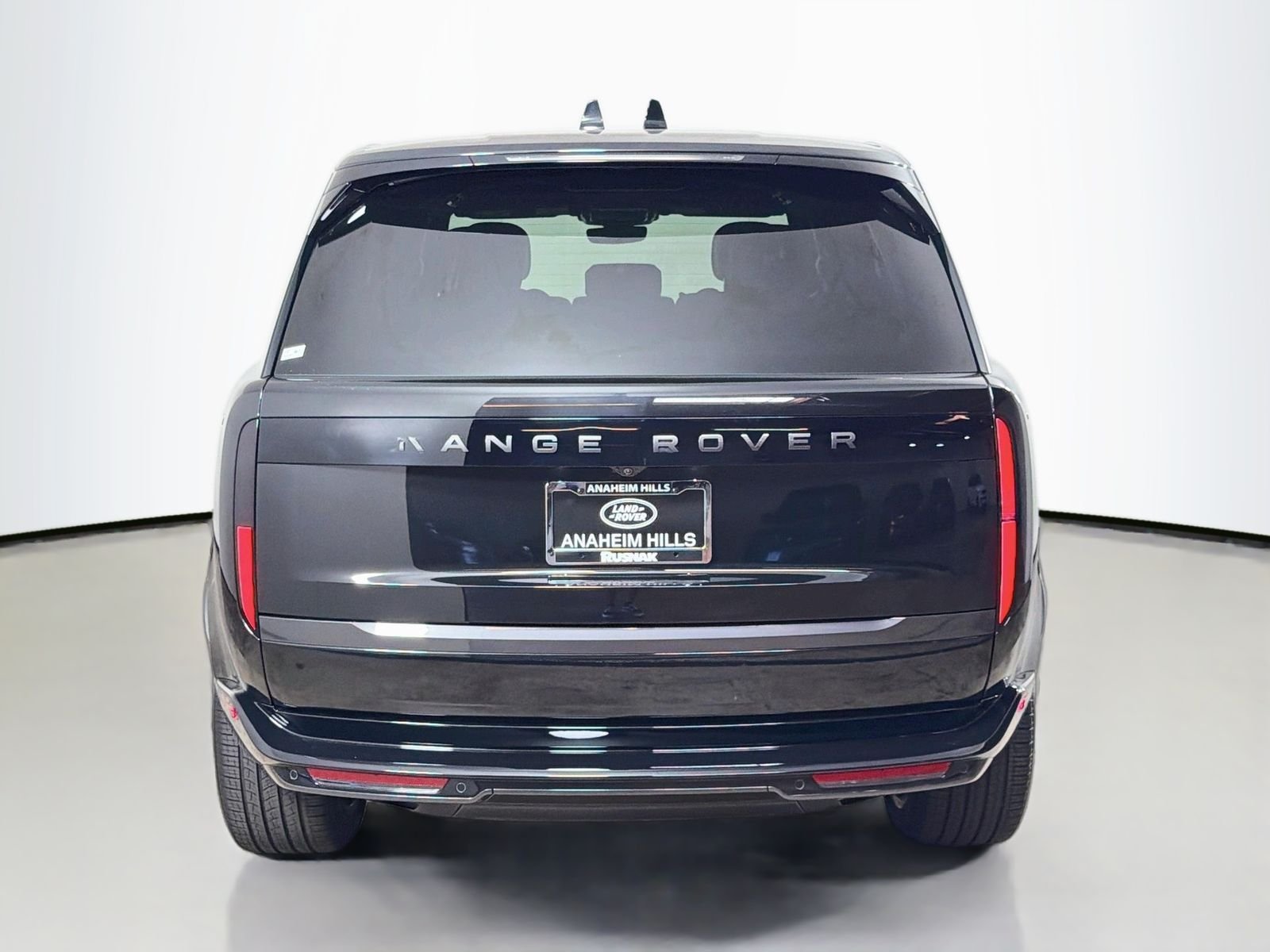 New 2026 Santorini Black LAND ROVER SE 7 Seats image 4