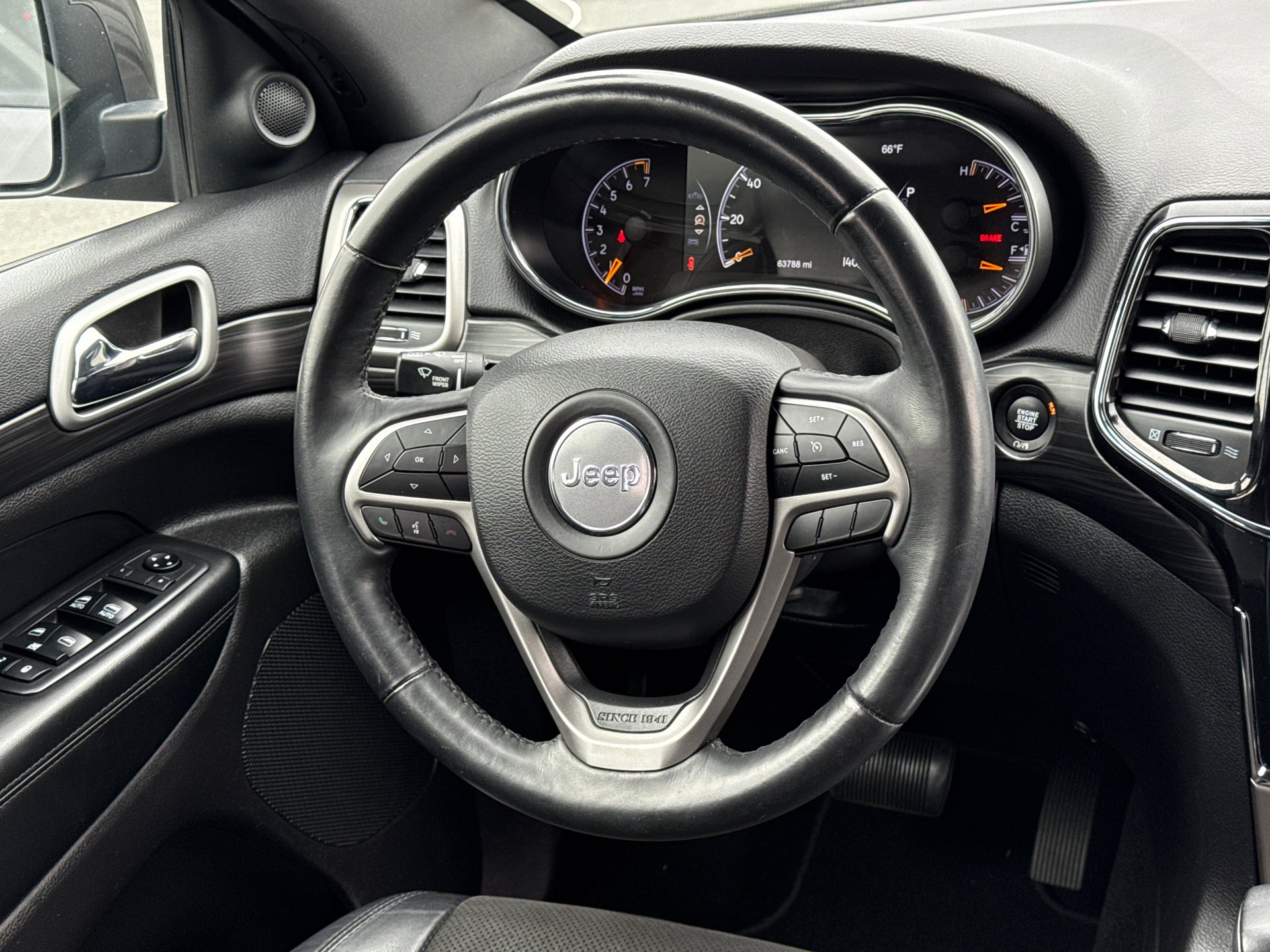 Used 2019 Granite Crystal Metallic Clearcoat Jeep Altitude image 19