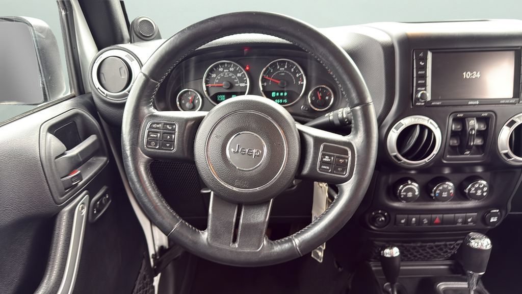 Used 2014 White Jeep Sahara image 20