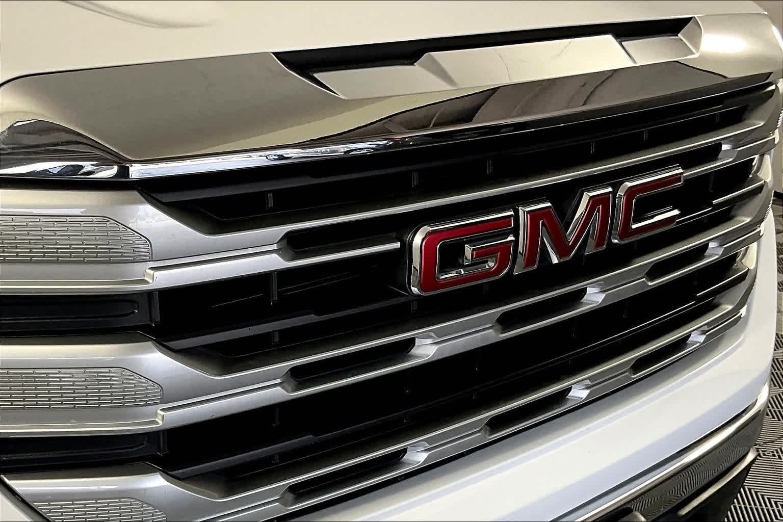 Used 2023 Summit White GMC SLE image 28