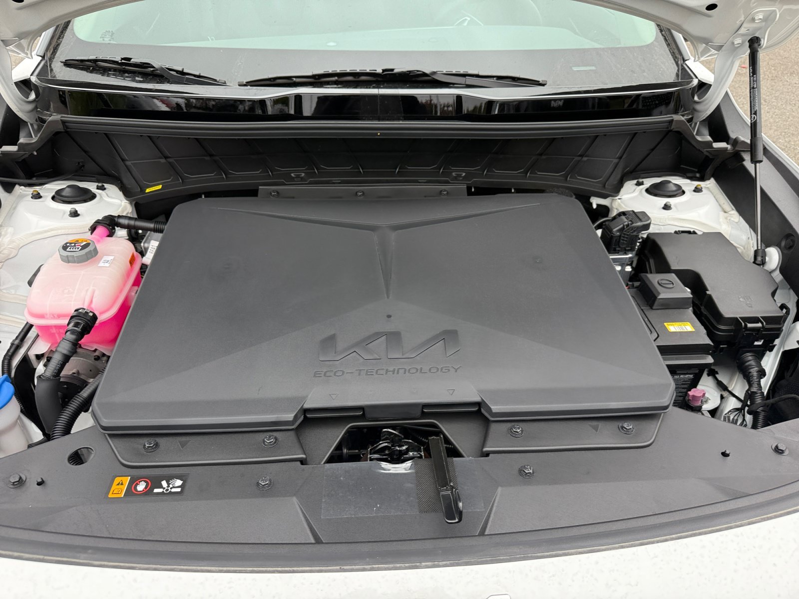 New 2026 Snow White Pearl Kia WIND image 20