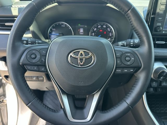 Used 2022 Silver Toyota XLE Premium image 12