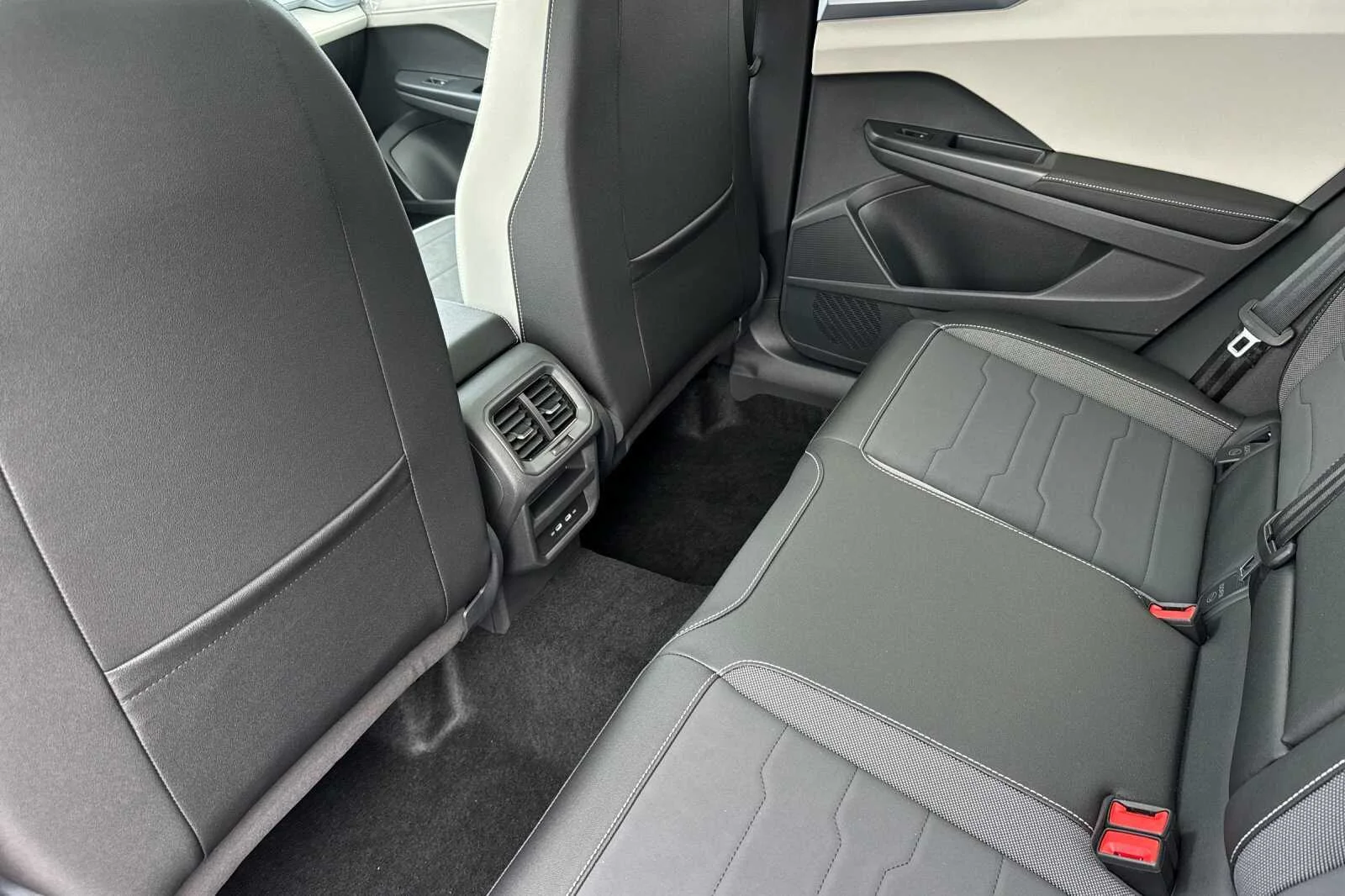 New 2026 Gray Volkswagen 1.5T SE image 12